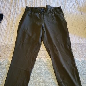 Lululemon on the move ankle pants olive